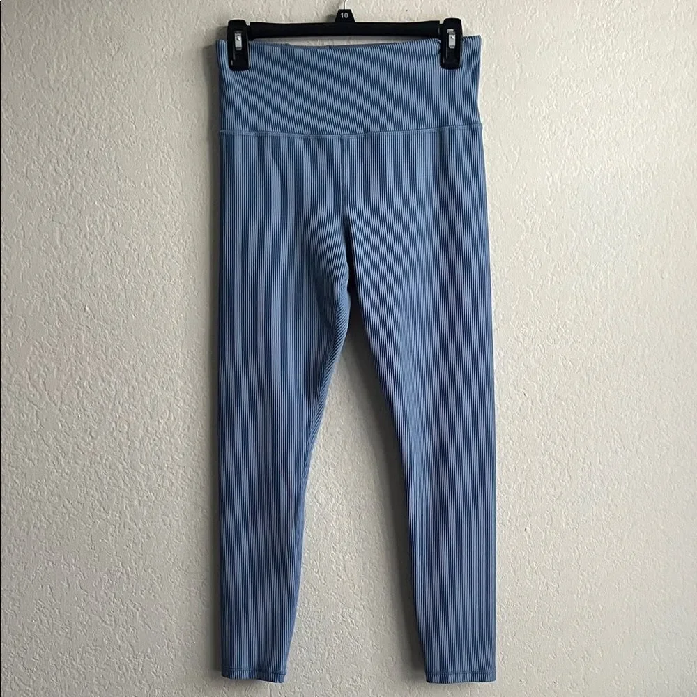 Like New! Athleta Elation Rib Tight Blue Leggings in Size M
